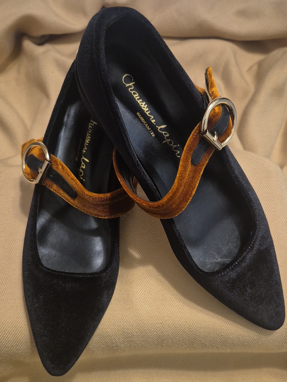 Chaussure Lapin Black Velvet Mary Janes With Block Heel